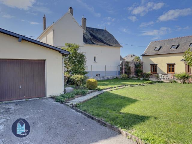 Maison de caractère issue de la rénovation d'une ancienne grange Calme et proximité des commodités