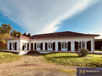 Maison De Caractere Proche De Ruffec 254m² Sauzé Vaussais