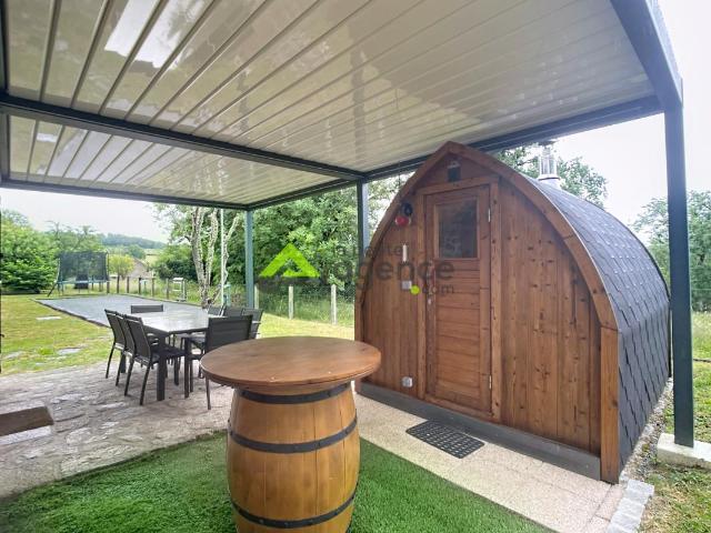 Maison de caractère rénovée avec piscine, sauna et potentiel