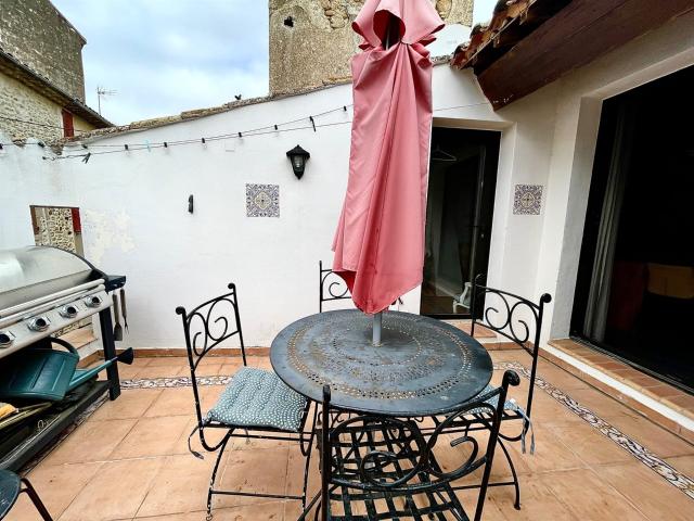 Maison De Caractere Renovee / Beaux Volumes & Jolie Terrasse 135m² Pouzolles