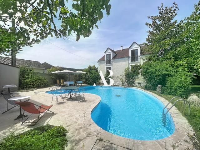 Maison de caractère rénovée de 146 m2 avec piscine chauffée, dépendance et jardin sans vis à vis