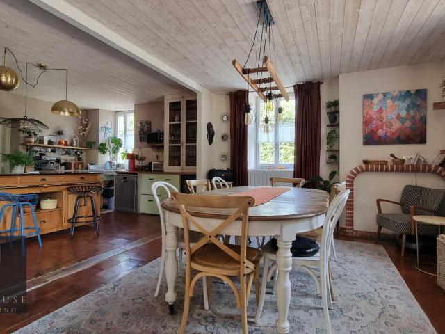 MAISON DE CARACTERE T6 GRAND JARDIN