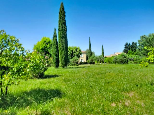 Maison de caractère sur un terrain de 2640 m² à vendre à Mon. 176m² Monteux
