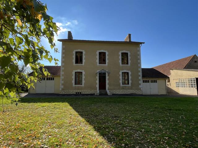 Maison de caractère sur vaste parc arboré, et corps de ferme. m² Saint Maur
