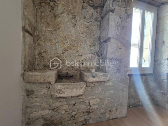 Maison de caractère sur le chemin de Saint Jacques – Jardin & dépendance