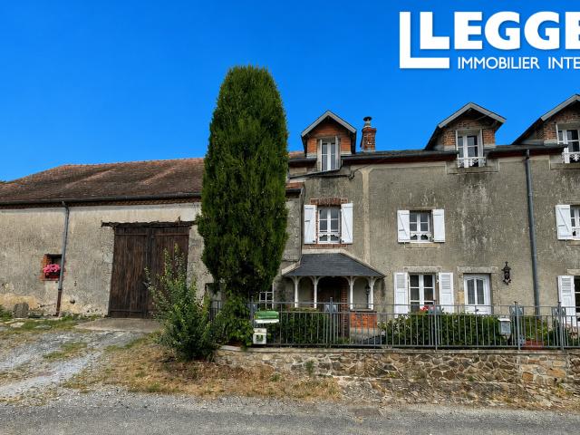Maison de caractère spacieuse située dans un petit hameau