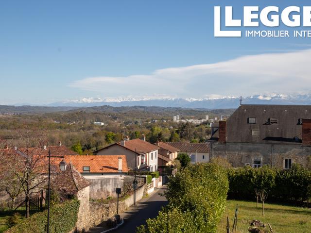 Maison de caractère XVIIIe sur le Chemin de Saint Jacques – Chambres d’hôtes avec vue Pyrénées