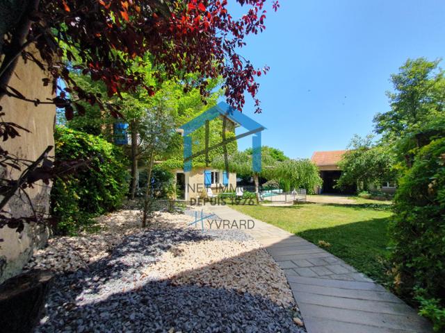 Maison de caractère 150 m2 avec jardin de 905 m2, piscine et