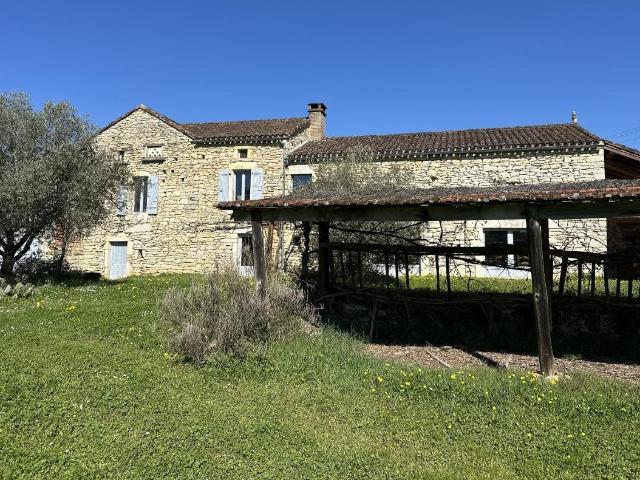 Maison de caractère 163 m² terrain 2.5 hectares 163m² Saint Géry Vers