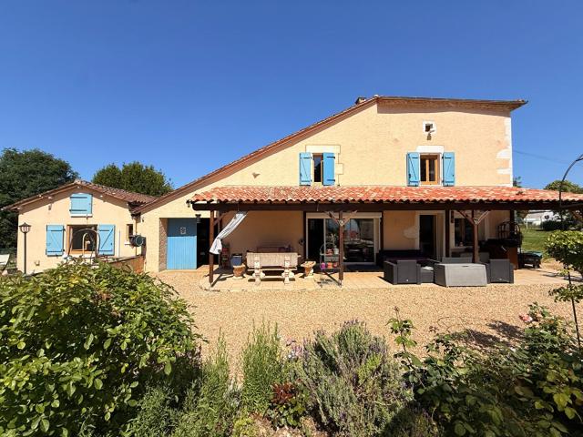 Maison De Caractere 177m² Hautefaye