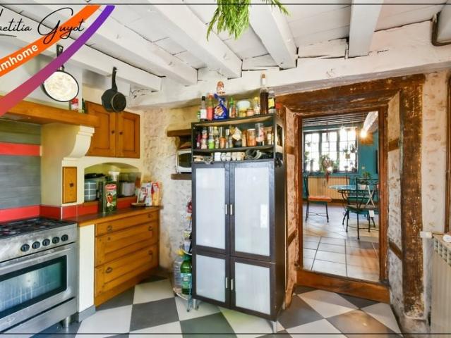 Maison de caractère 175 m² – Beaux volumes, jardin, puits et. 175m² Saint Menoux