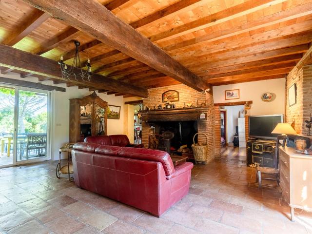 MAISON DE CARACTERE 190 M2 HAB AVEC DEPENDANCES