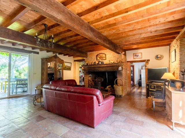 MAISON DE CARACTERE 190 M2 HAB AVEC DEPENDANCES