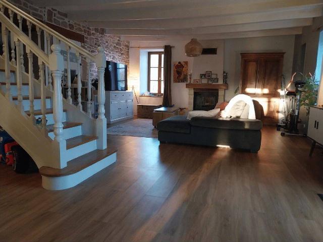 Maison de caractère 192m² 4 chambres Jardin 2000m² Queven proche Lorient/Lann Bihoué 1650€