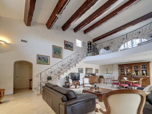Maison de caractère 244m2 plain pied Sauvian 244m² Sauvian