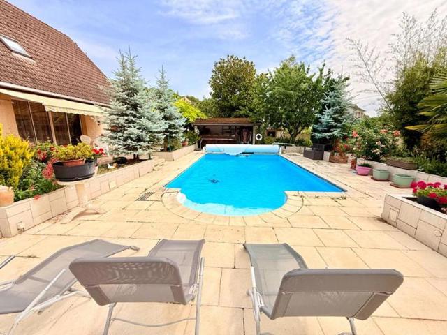 Maison de caractère 250 m², 10 pièces sur Terrain 1000 m² à Joigny