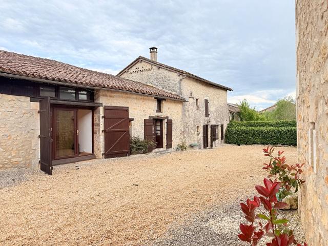 Maison De Caractere 250m² Grassac