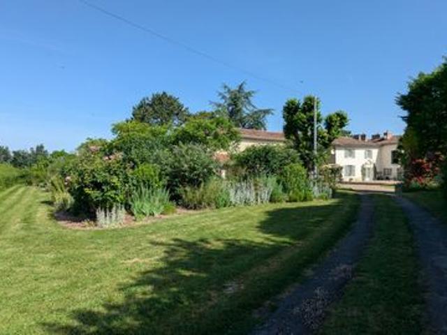 Maison de caractère 255m², dépendances, bois, pré