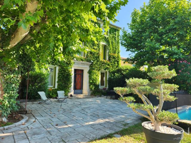ISABELLE DI NATALE VOUS PRÉSENTE CETTE MAISON BOURGEOISE 281 M2 781M2 DE TERRAIN CENTRE VILLE PIERRELATT