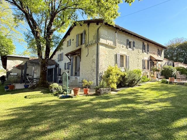 Maison De Caractere 200m² Verteillac