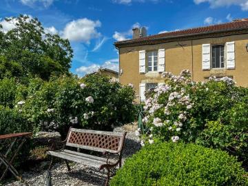 Maison de Village avec Vue Imprenable, Jardin et Cour