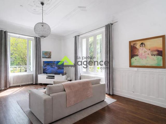 Maison de caractère 330 m2 ancienne minoterie avec logemen