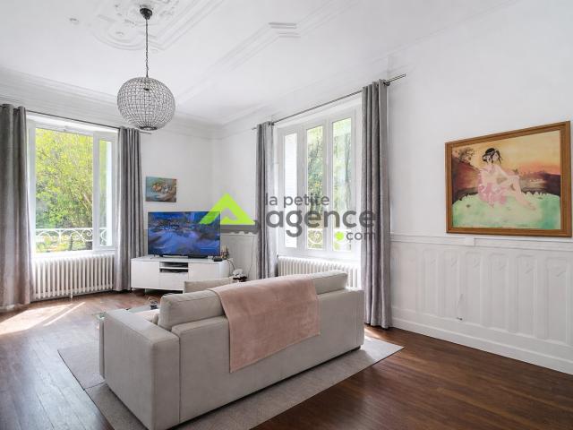 Maison de caractère 330 m2 ancienne minoterie avec logement indépendant