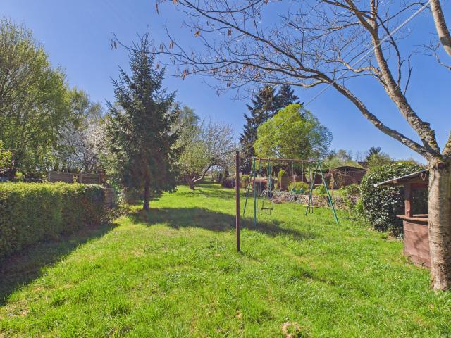 Maison de caractère, 3 chambres, garage et jardin clos à Narcy