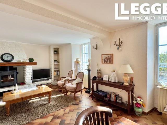Maison de caractère 4 chambres avec appartement 2 chambres et joli jardin près de Caylus, Tarn et Garonne