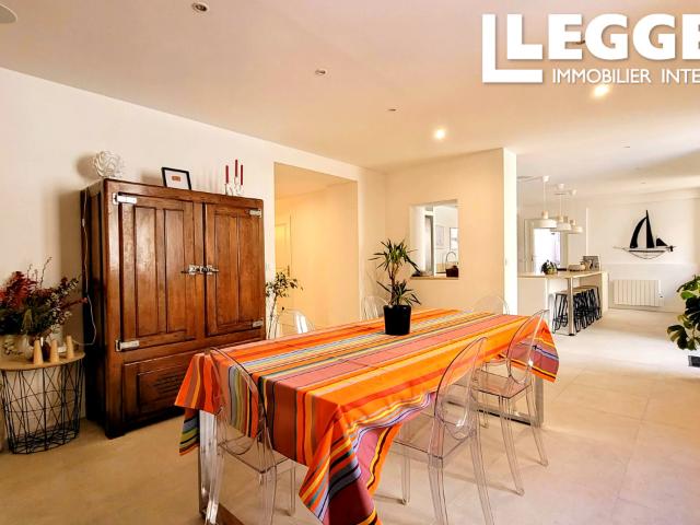 Maison de caractère, 4 chambres, piscine, jardin, garage, entièrement rénovée, spacieuse, 5 km de la mer