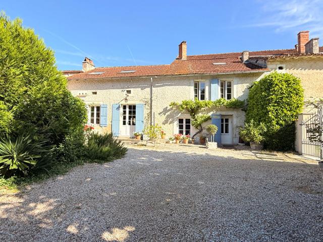MAISON DE CARACTERE