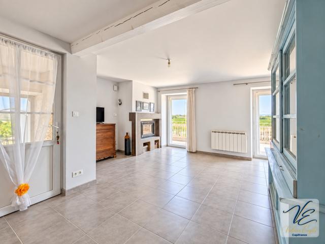 MAISON DE CARACTÈRE – 6 CHAMBRES, ASCENSEUR, TERRASSE ET VUE SUR LES VIGNES – VILLEDAIGNE