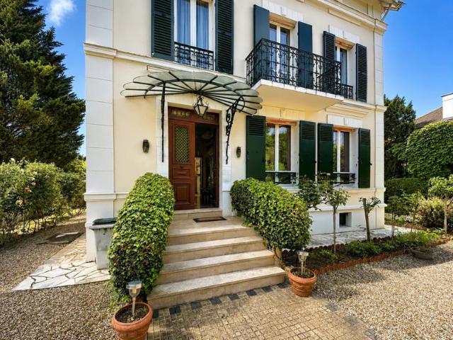 Maison de caractère, 6 chambres dans quartier recherché