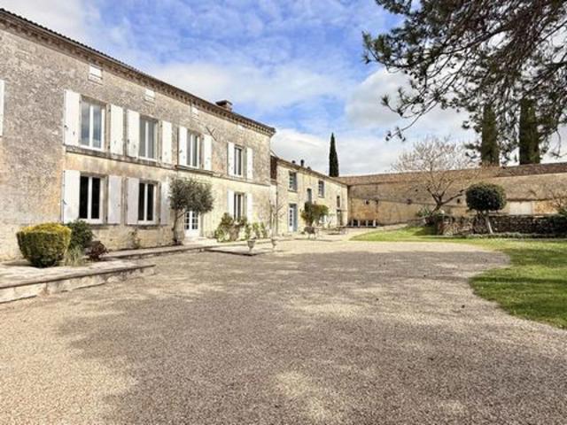 MAISON DE CARACTERE