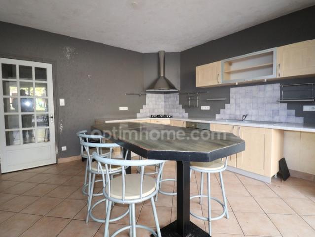 MAISON DE CENTRE VILLE DE 134 M² 4 CHAMBRES Garage Jardin 160 m² LE DORAT 87210