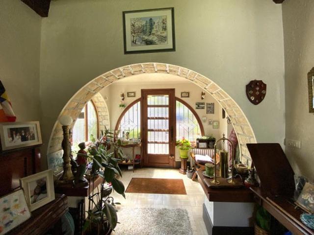 Maison de charme atypique avec dépendance T8