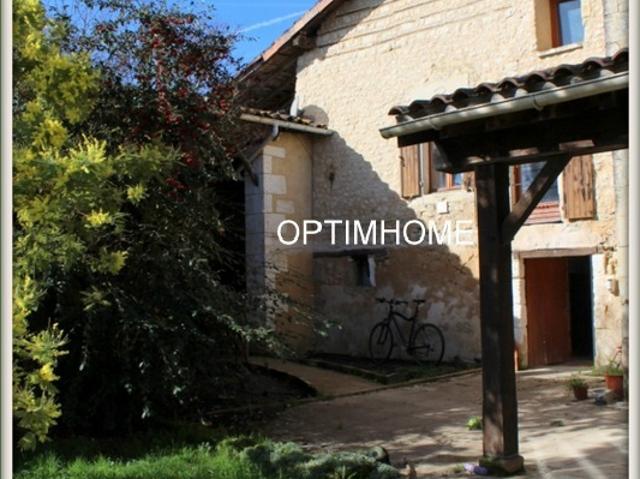 Maison de charme au cœur d’un village – À moins de 10 minutes de MONTMOREAU