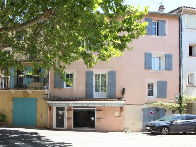 Mormoiron ? Bien rare avec commerce + revenu locatif immédia. 203m² Mormoiron