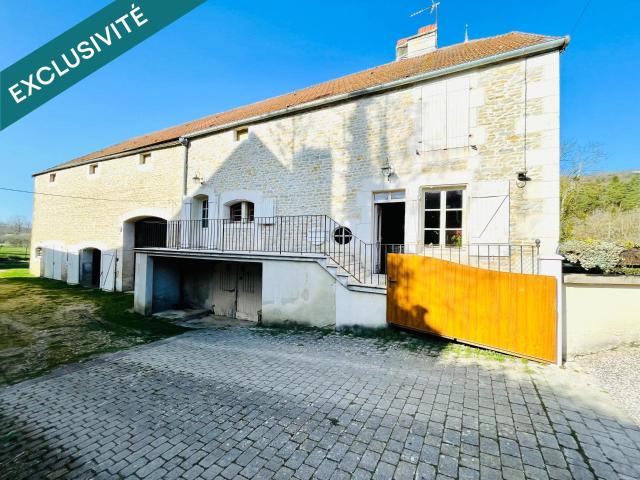 Maison de charme avec gîte et grandes dépendances 178m² Arbot