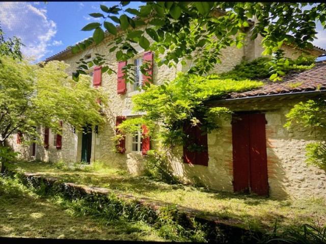 Maison de charme avec grande dépendance