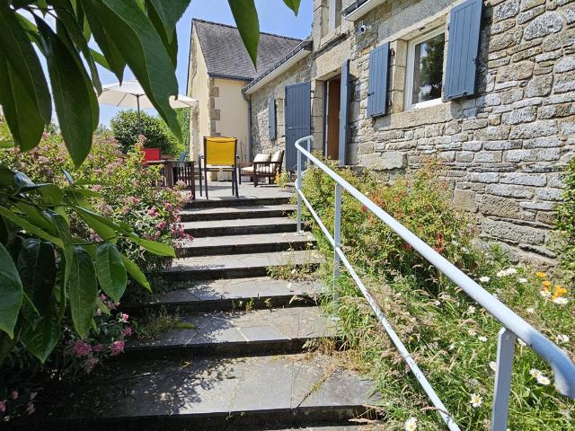 Maison De Charme Avec Dépendance Et Terrain De 2 Hectares 121m² Cléguérec
