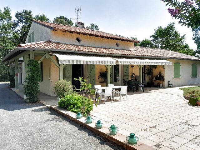 Maison de charme avec piscine. 170m² Moissac