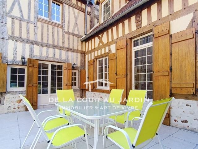 Maison de charme avec piscine, garage et studio indépendant