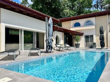 Maison de charme avec piscine, grand jardin, garage 216m² Mérignac
