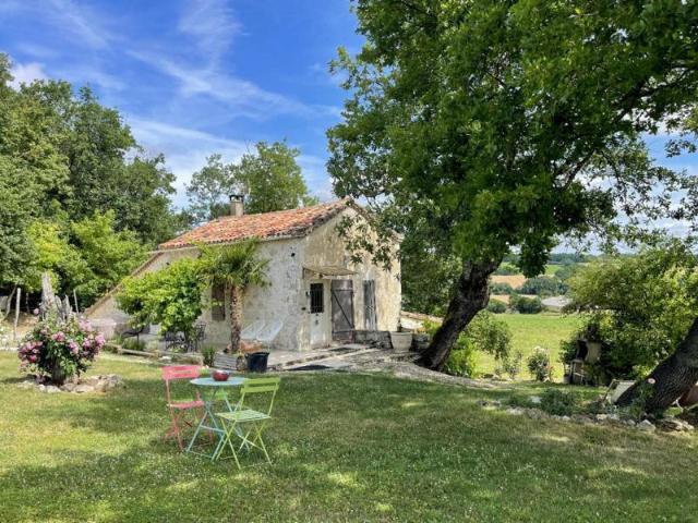 Maison de charme avec vue sur la campagne gersoise