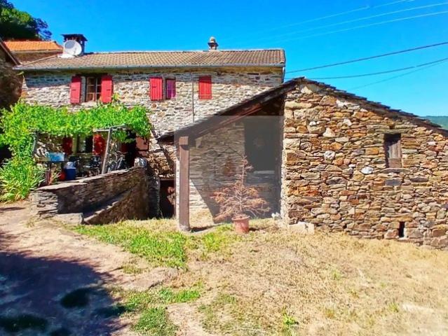 Maison en pierre avec terrain