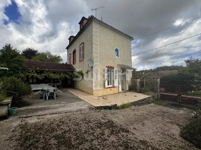 Maison de charme à mettre à son goût à Lucy le Bois