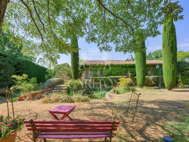 EXCLUSIVITE: Maison de charme à pieds du village