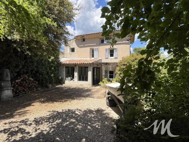 MAISON DE CHARME A VENDRE AU CALME AVEC PISCINE TERRAIN DIVISIBLE À BARJOLS