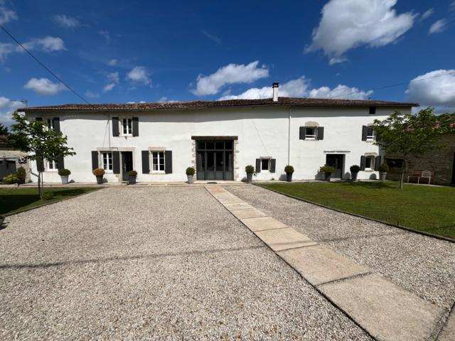 Maison de charme dans ancien corps de ferme